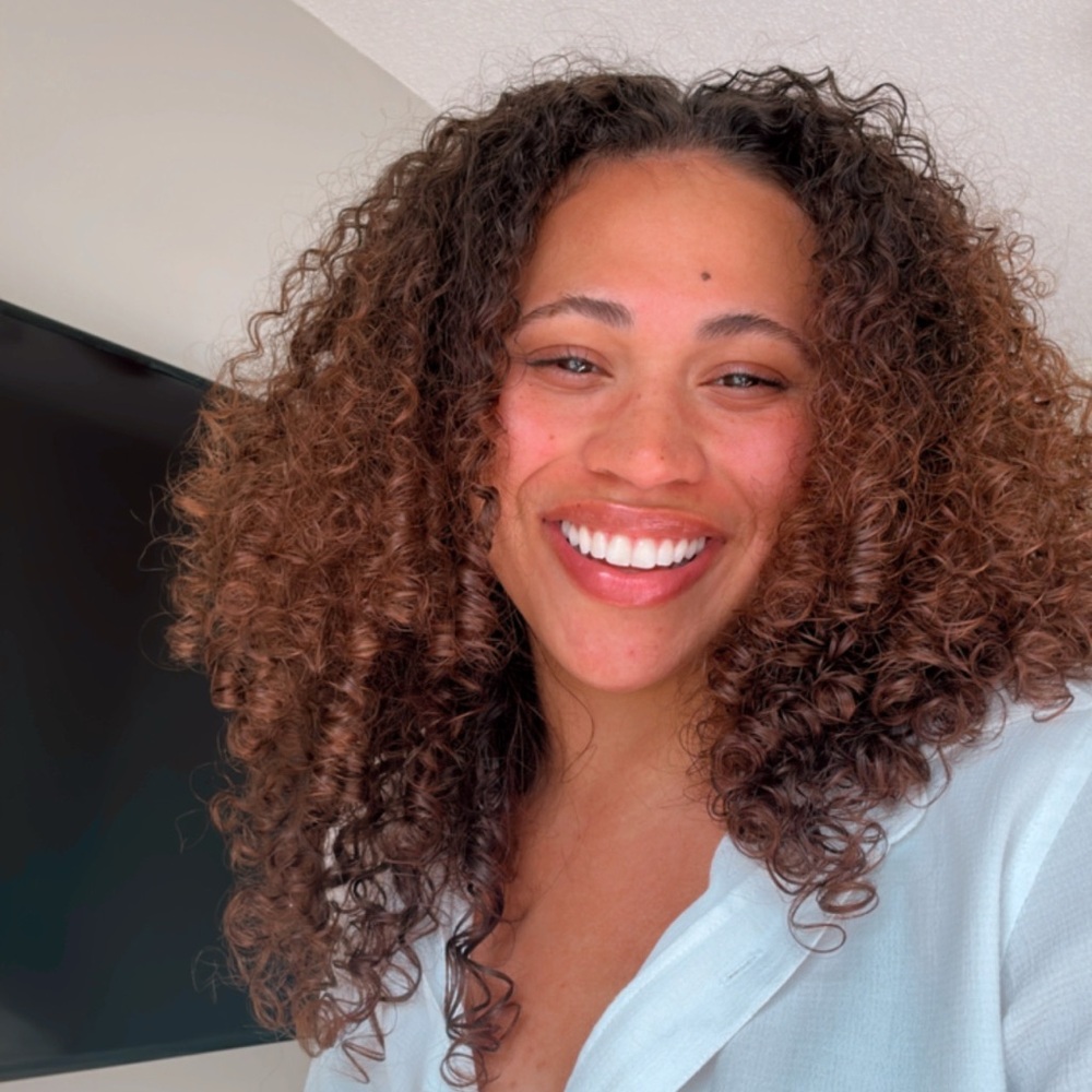 Meet your Posher, Alexis